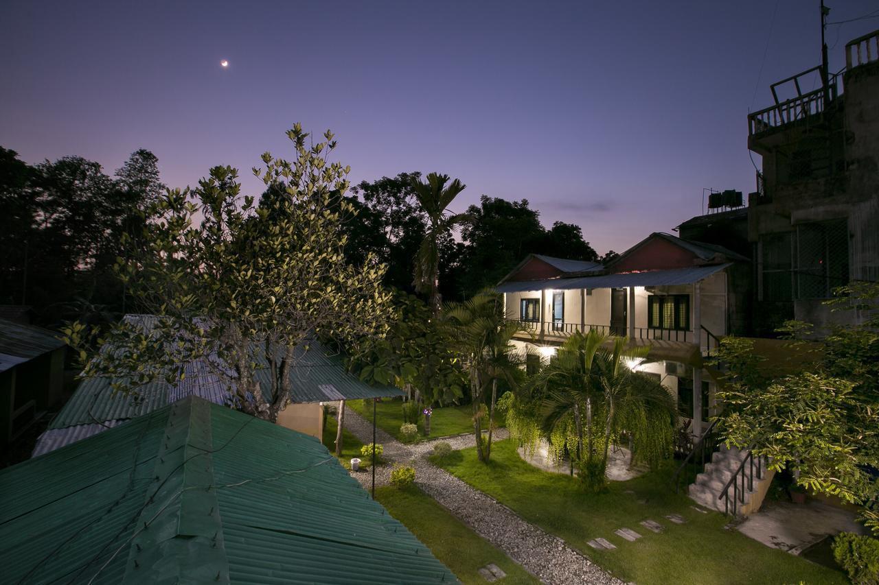 Sauraha Nana Hotel Exterior foto